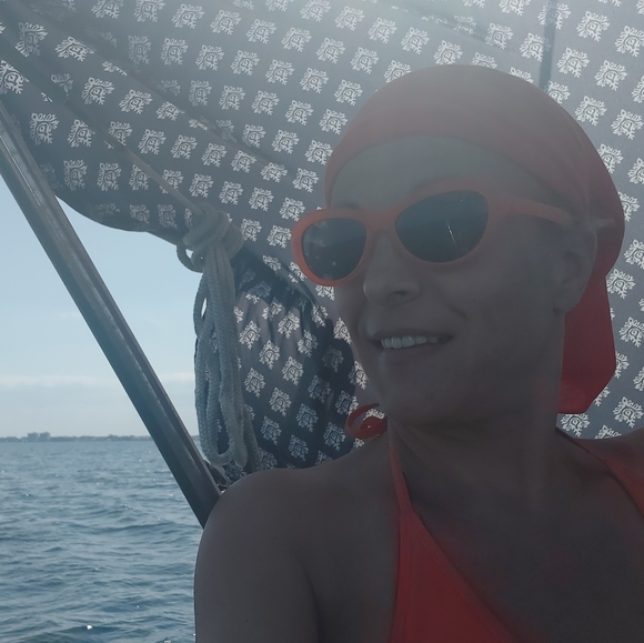 Meet your Posher, Tina - Picture 2 of 2